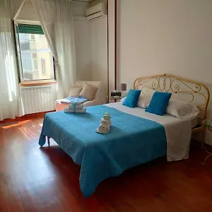 Bed & Breakfast Tra Pirandello E Leopardi, Napoli